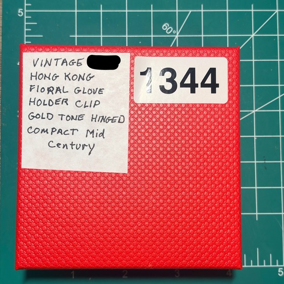 Glove Holder Clip Vintage Gold Tone Floral Hinged Compact Mirror Hong Kong MCM - Picture 6 of 6